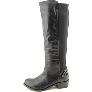 Stylish black boots with stretchy calf