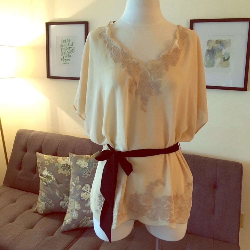 ❤️ Embroidered Tan Blouse w/belt