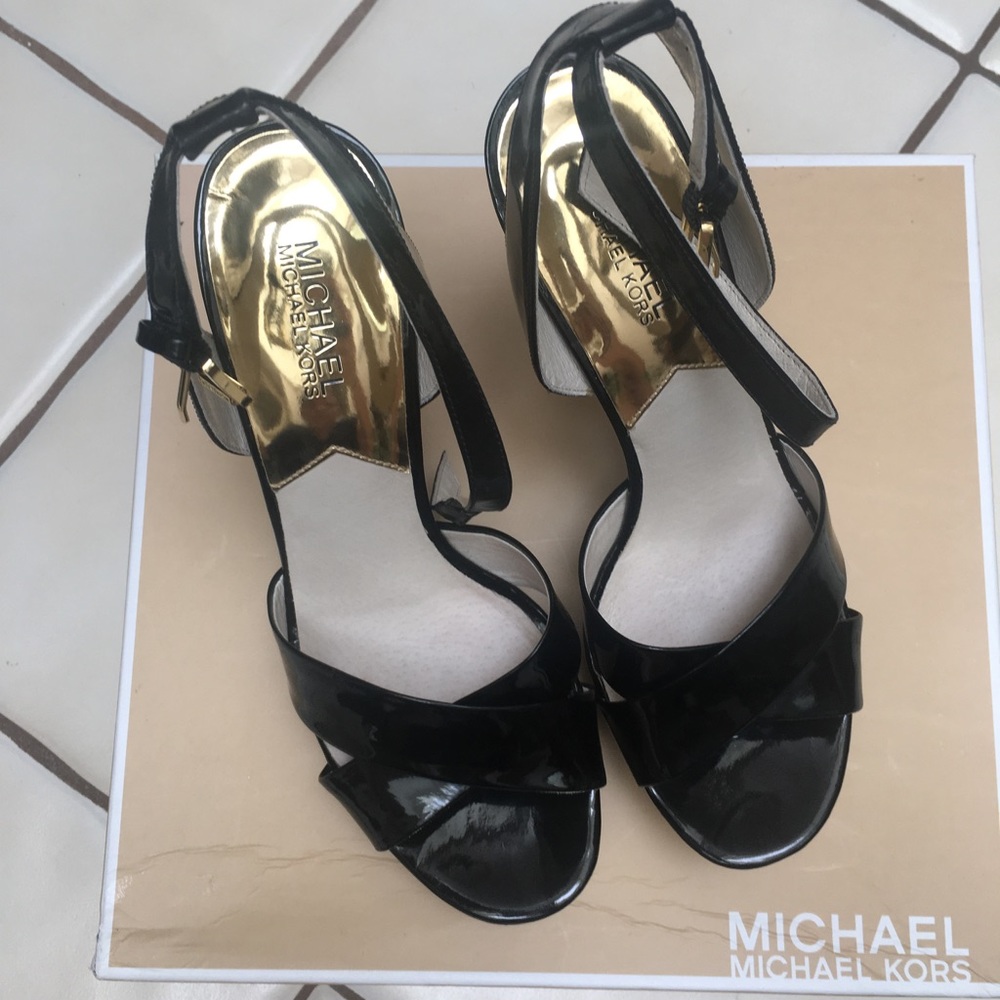 Beautiful Michael Kors black heels Size 9