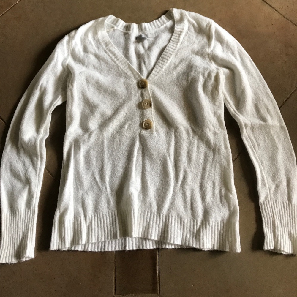 White Old Navy sweater