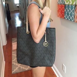 Michael Kors purse / handbag