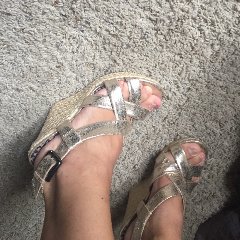 Gold wedges
