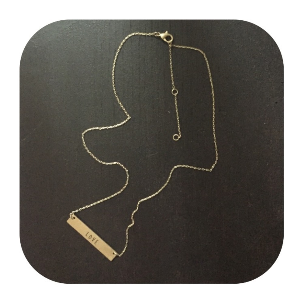 💝 LAST ONE💝 LOVE stamped gold bar necklace - Picture 3 of 4