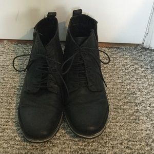 Men's Steve Madeen Chukka boots!