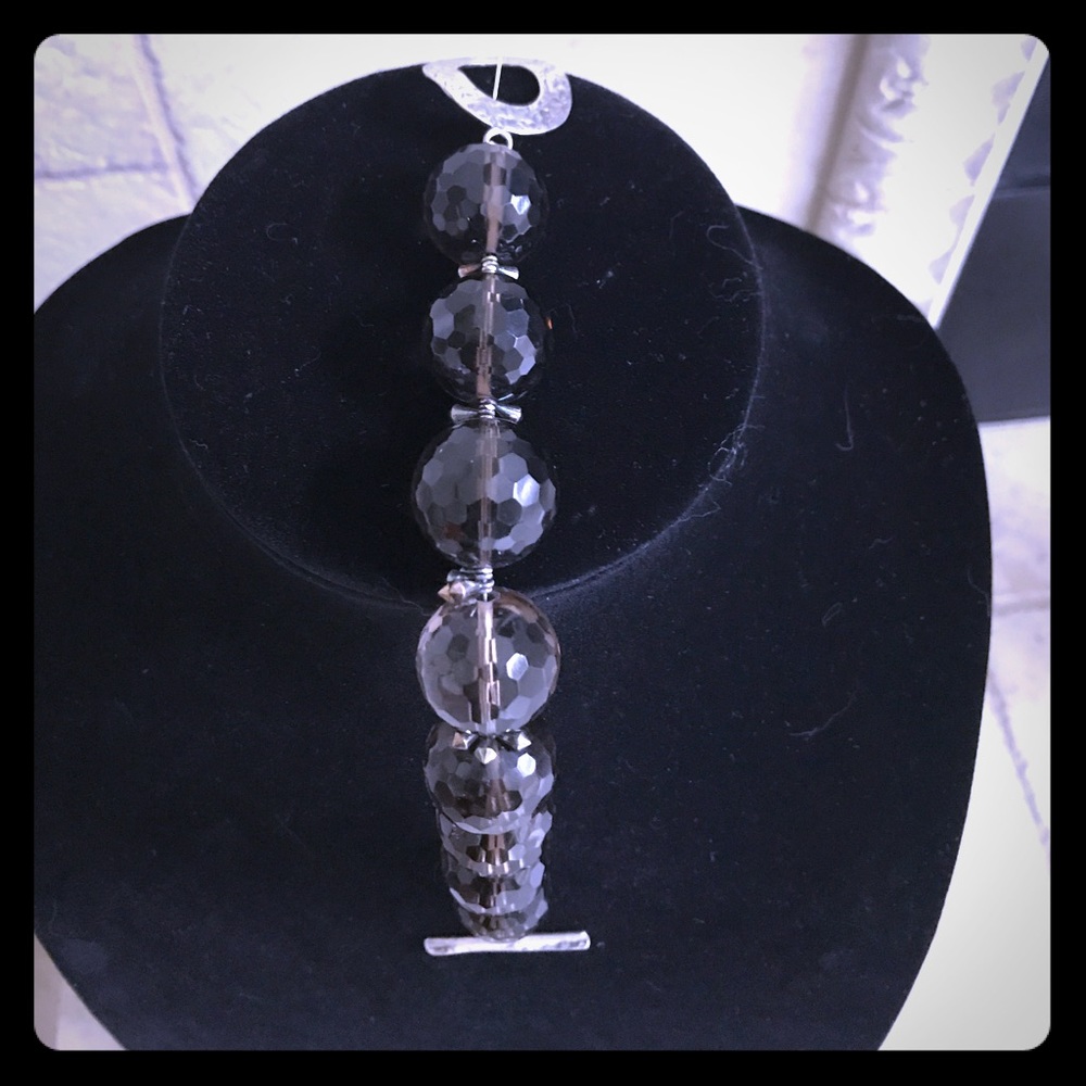 Beautiful chunky beads bracelet w/silver ends