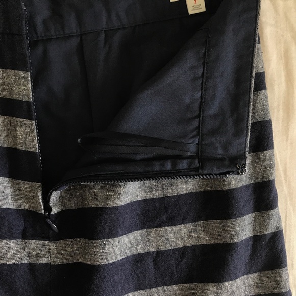 Gap, size 2, pencil skirt - Picture 3 of 3