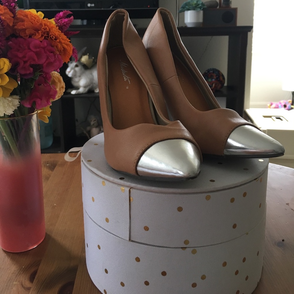 Silver toes, tan high heels
