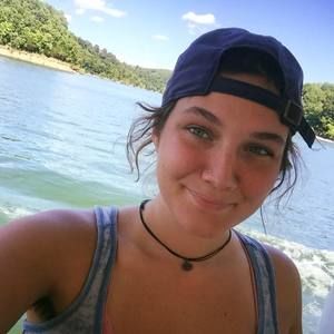 Meet your Posher, Julia