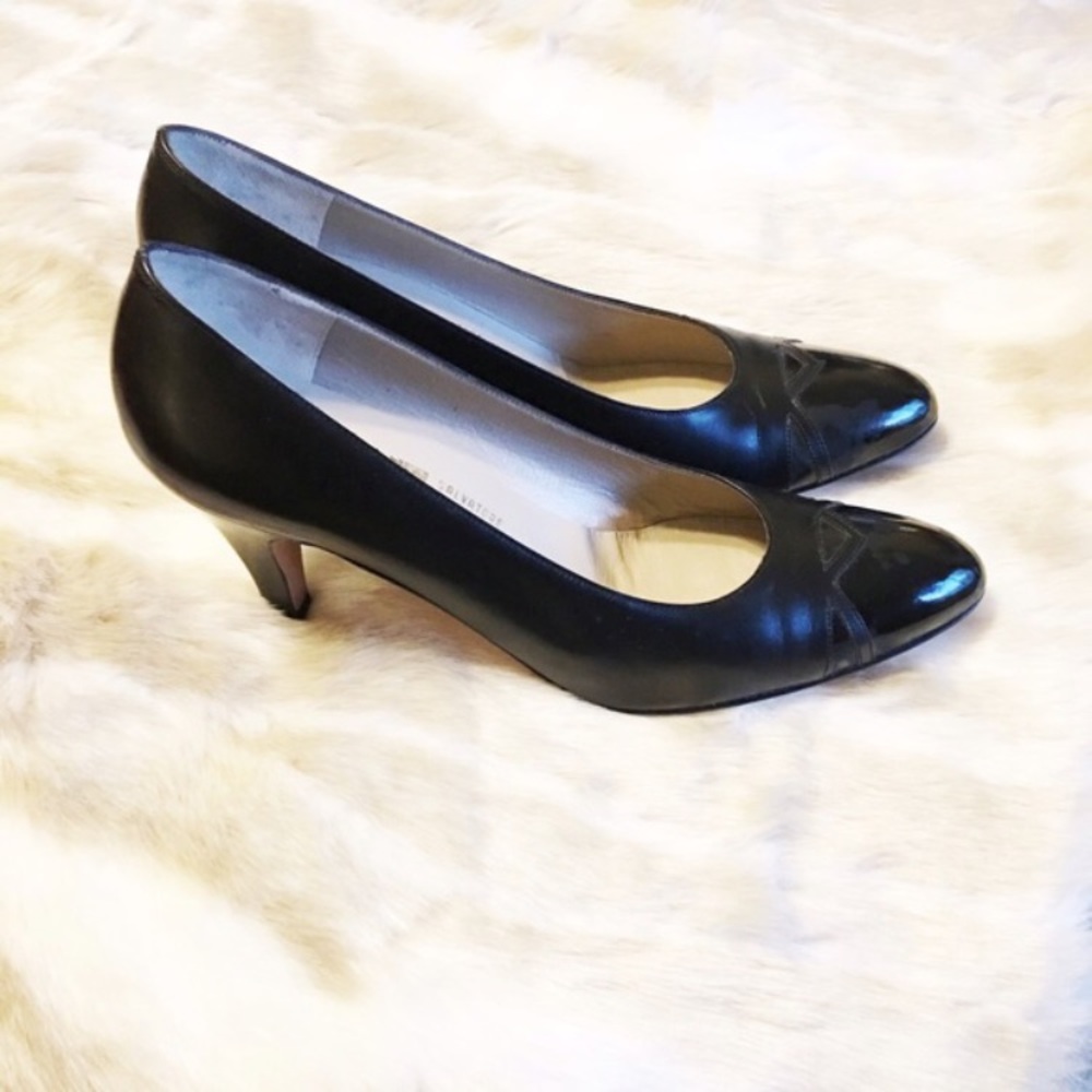 FINAL PRICE!! Lightly worn FERRAGAMO pumps- 7.5
