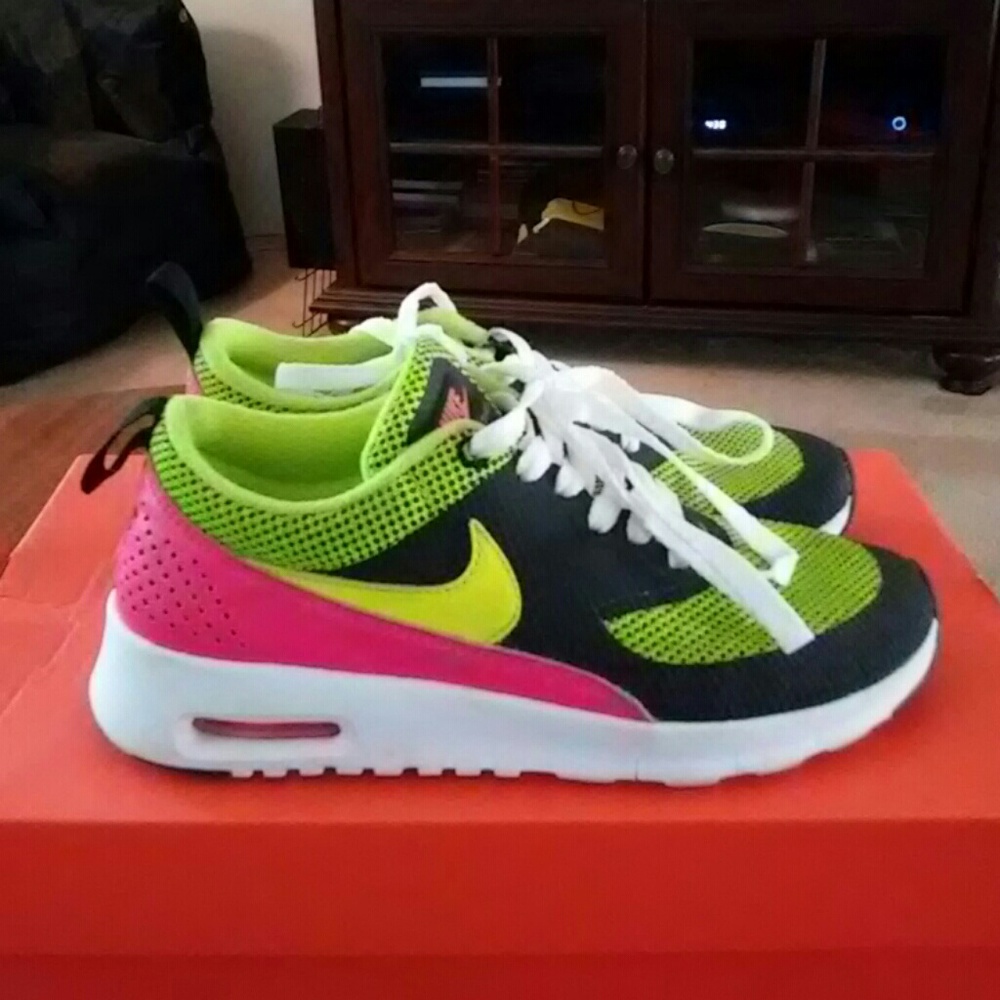 Nike Air Max Thea Girls Youth Size 4