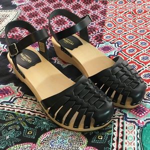 BRAND NEW authentic Swedish Hasbeens! Size US 10