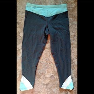 Lululemon gray white blue wunder under crop pant