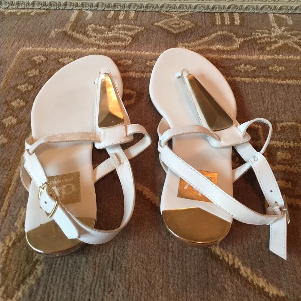 Super cute DV white & gold thong sandals