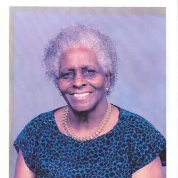 Meet your Posher, Claudia - Picture 1 of 1