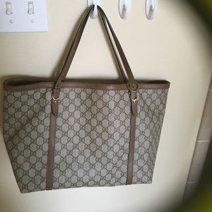 Gucci tote GG Supreme tote