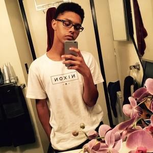 Meet your Posher, Dee