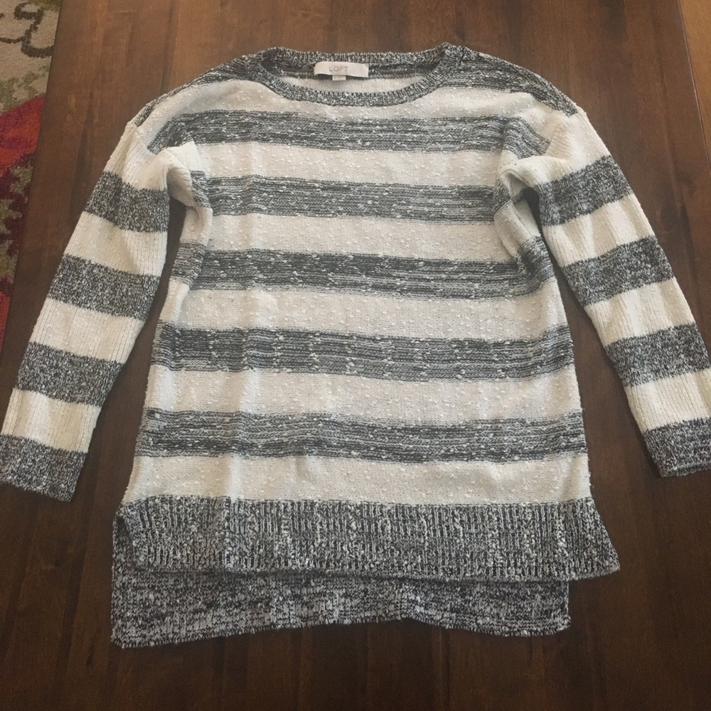 Black and cream sweater with 3/4 length sleeves