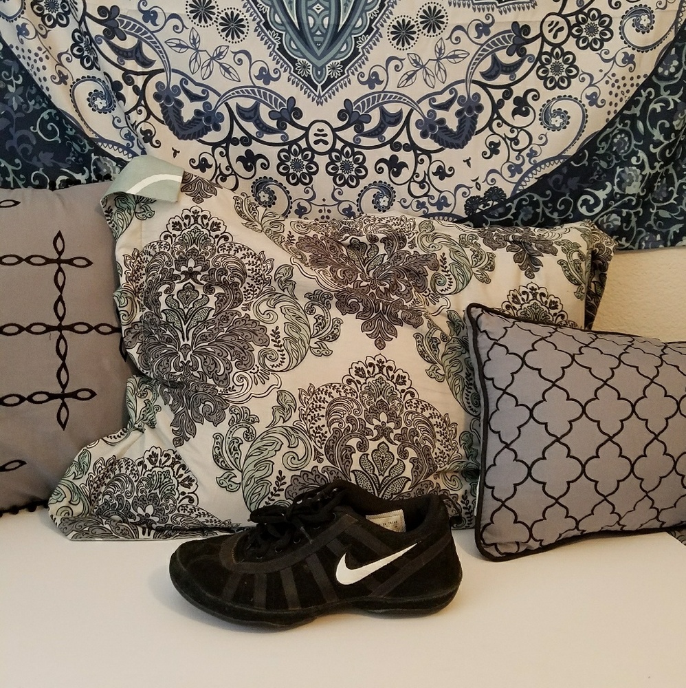 Bundle of Active shoes