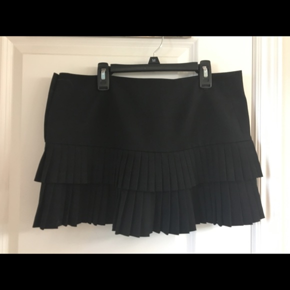 BEBE Pleated mini skirt - Picture 3 of 4