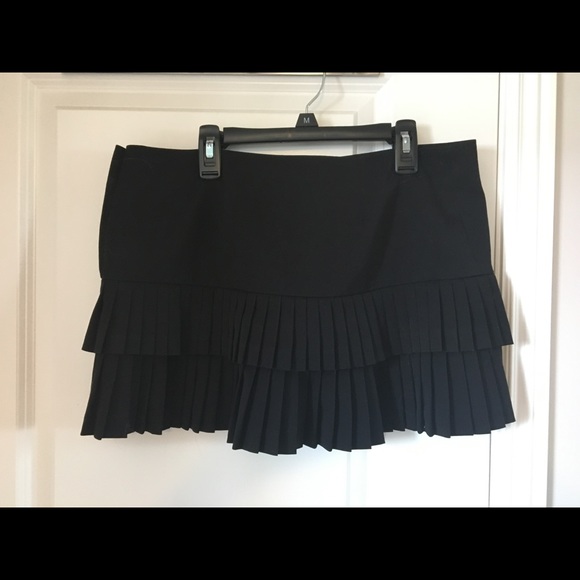 BEBE Pleated mini skirt - Picture 4 of 4