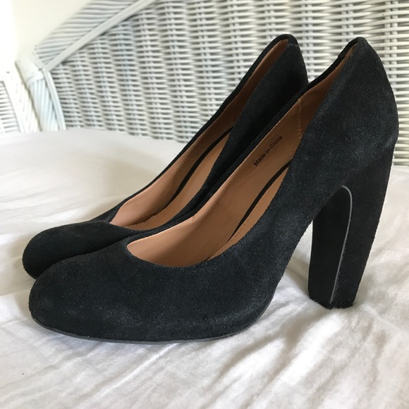 Black suede pumps, size 8.5 - Picture 1 of 3