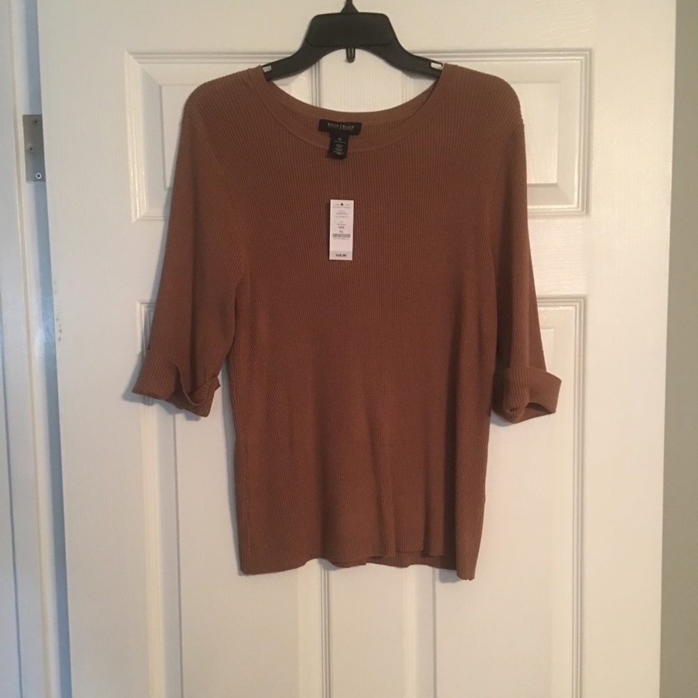 Camel classic sweater with cuffed sleeves.