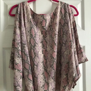 Ark & Co. Flowy/Angel Sleeve Open Shoulder/Back