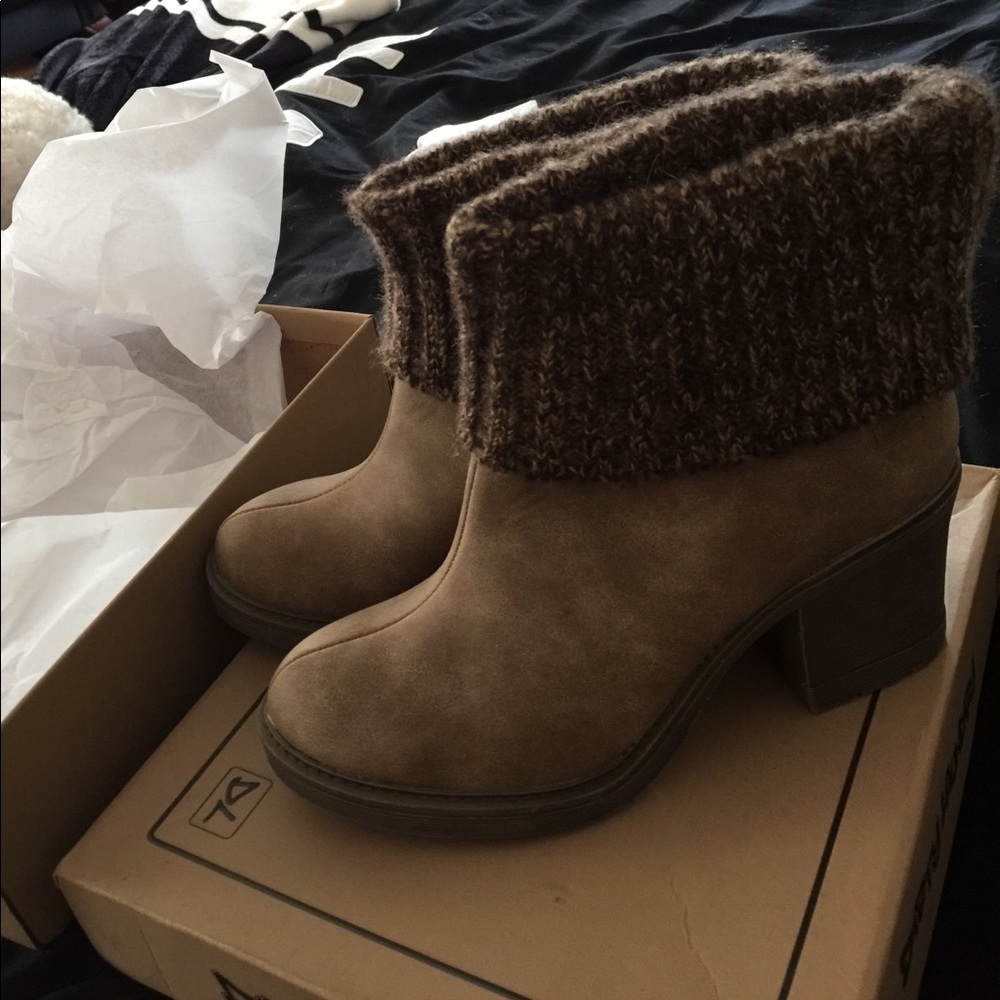 Dirty laundry bootees NWT