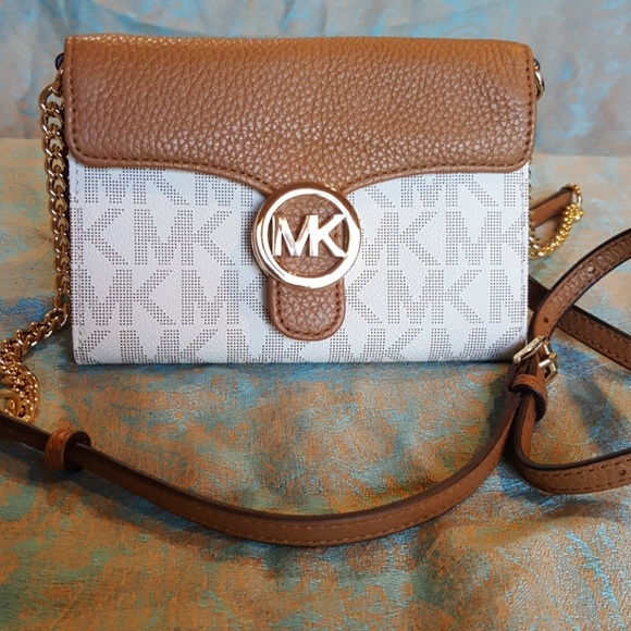 Michael Kors Handbags - Michael Kors crossbody/shoulder bag