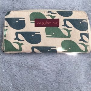 BUNGALOW 360 REALLY CUTE VEGAN WHALE WALLET