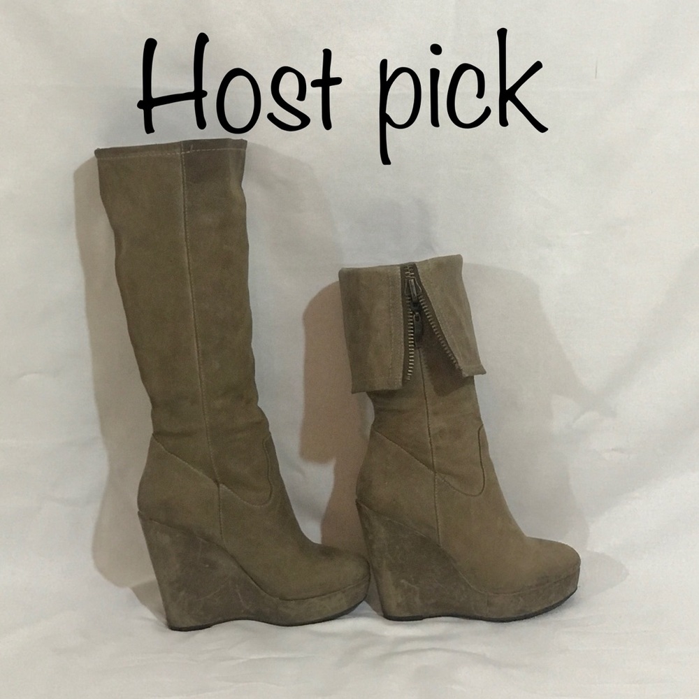 Distressed leather wedge boots👢