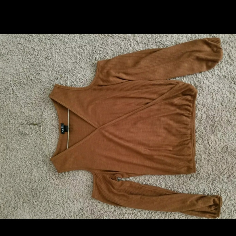 Shoulder cut out long sleeve