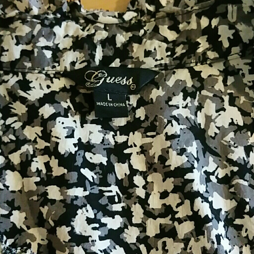 Guess button down shirt Women's Black And White Size Large Top - Picture 2 of 3