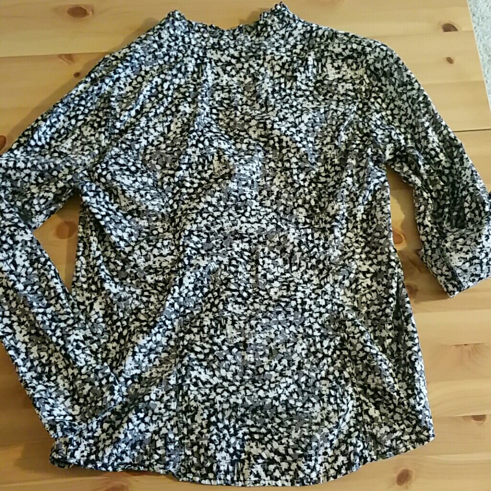 Guess button down shirt Women's Black And White Size Large Top - Picture 3 of 3