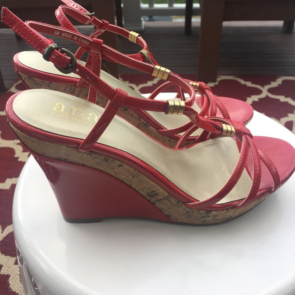 Ana red wedges