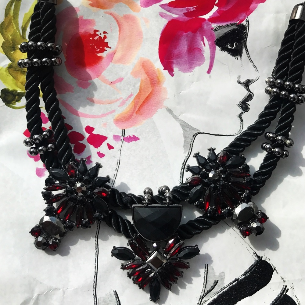 UNIQUE NECKLACE NEVER USED♥️
