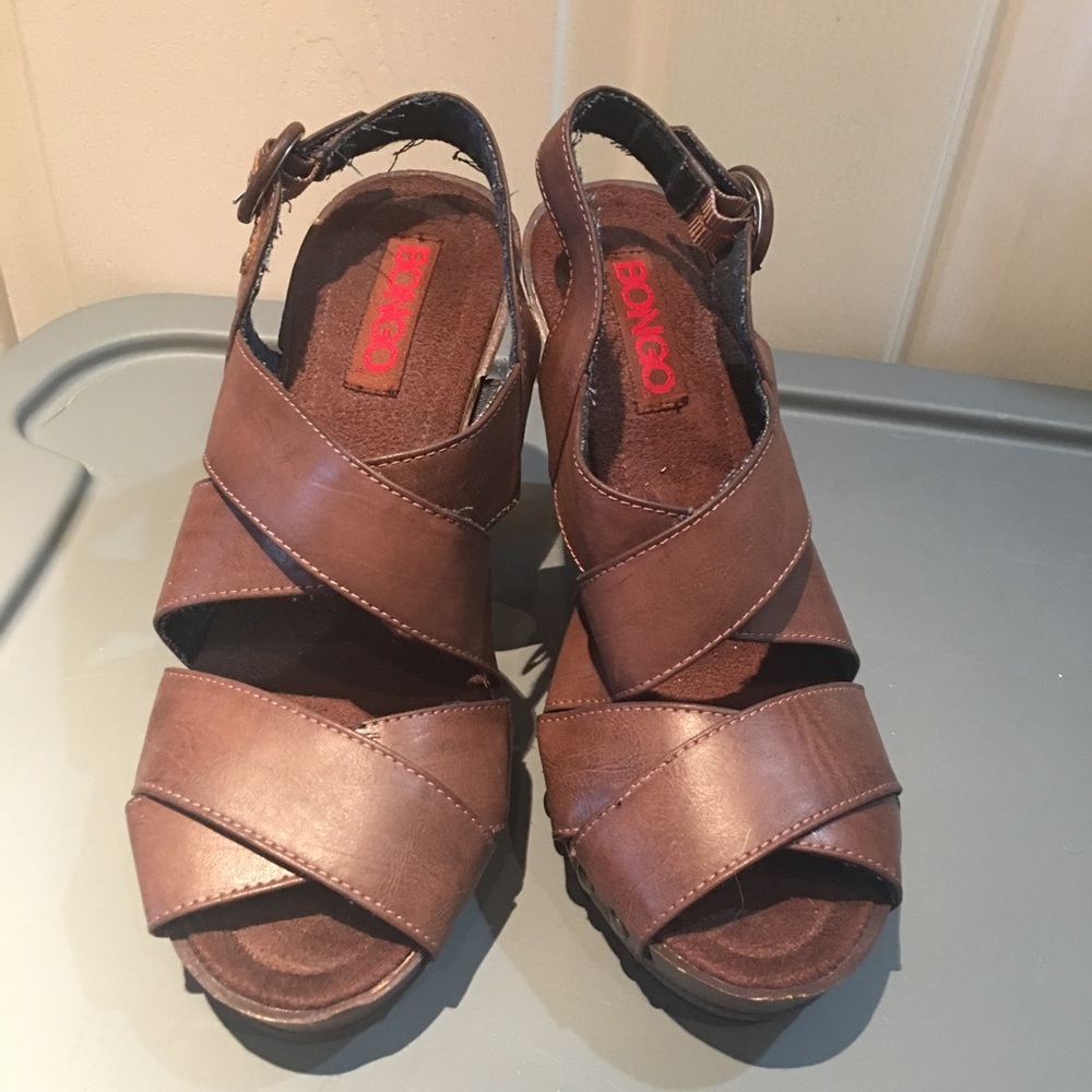 Brand new BONGO brown leather sandals NWOT