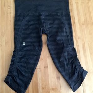 Lululemon in the flow cropped pants