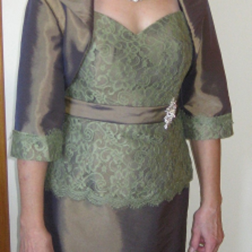 Tea-length special occasion dress. Sage. EUC - Picture 2 of 8
