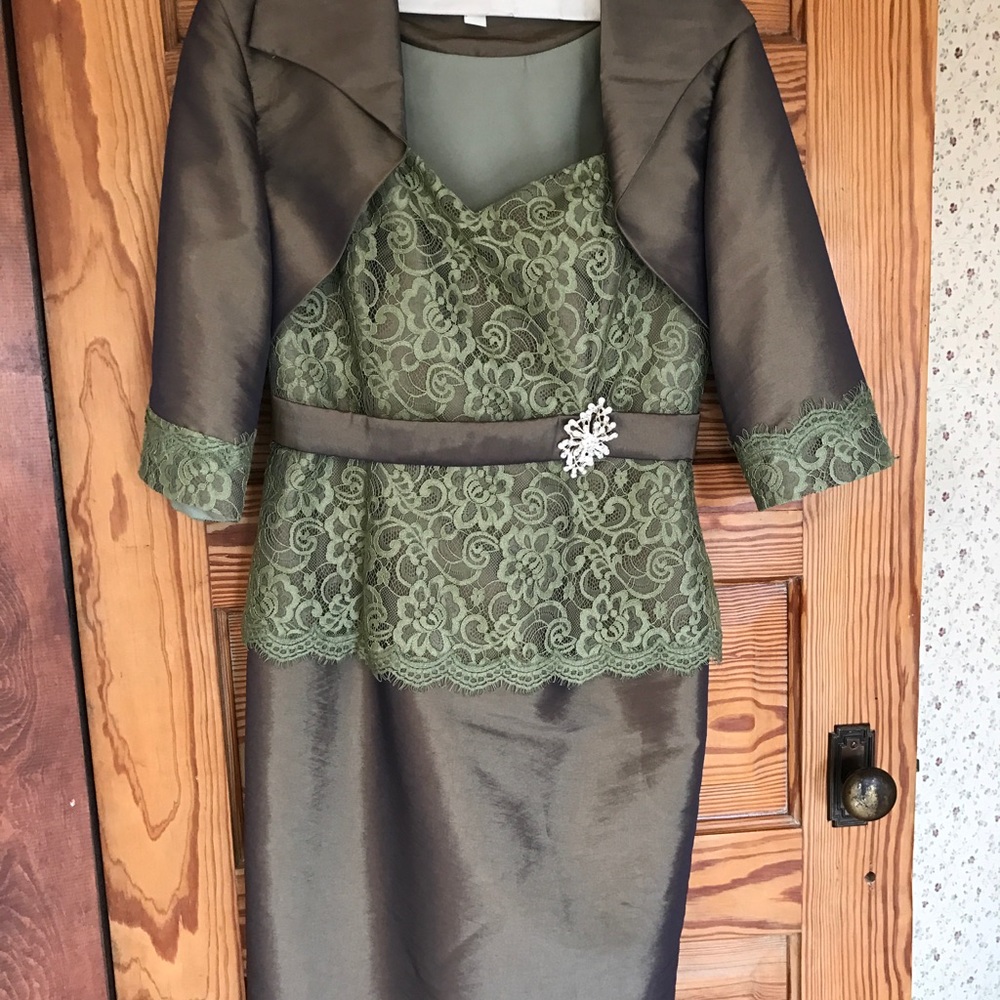 Tea-length special occasion dress. Sage. EUC