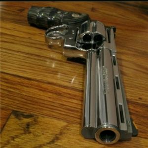 Meet your Posher, Emanuel