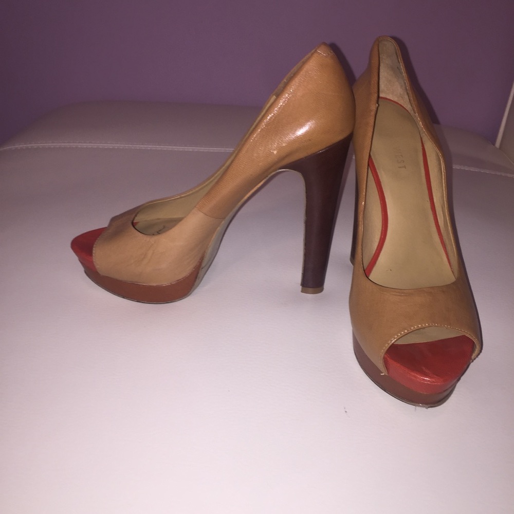 Nine West nude peep toe pumps 7 - worn 5-6 times