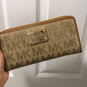 Michael kors wallet