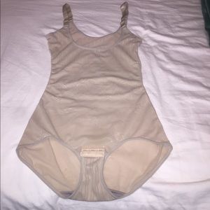 Under-dress shape wear