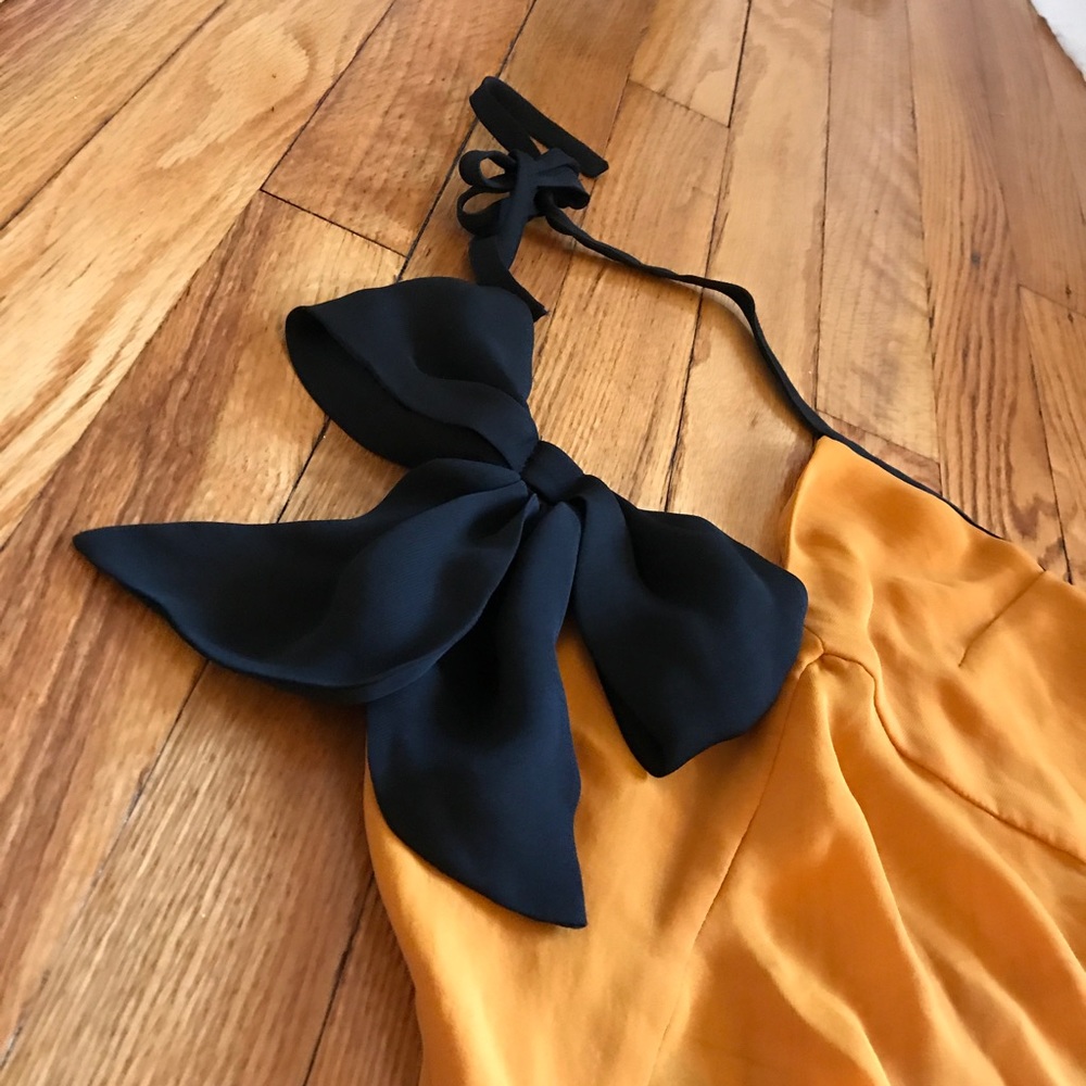 NWOT Front bow low back halter top