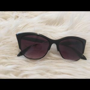 Cat eye sunglasses