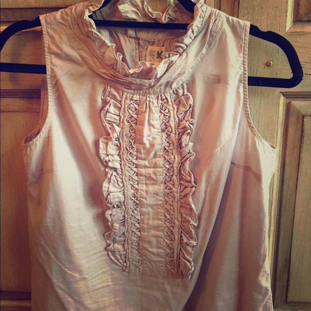 Pretty, flirty lavender top w ruffle neck detail