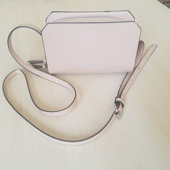 Kenneth Cole Reaction Crossbody Bag - Picture 1 of 4
