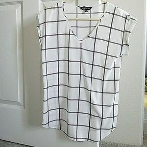 Express white short sleeve top in XS