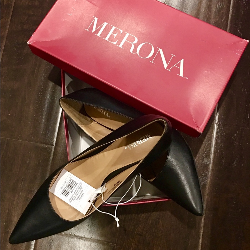 BRAND NEW black pumps!